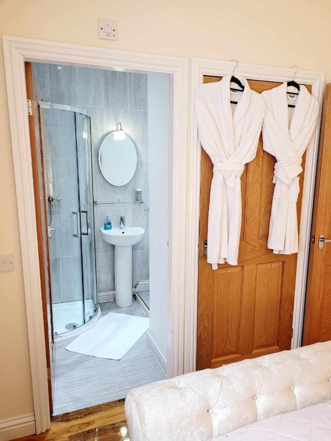 Apartment 1 Exquisite Two King Bedroom With En Suites - Close To The Town Centre, Rail, Airport And Theatre Darlington (Durham) Exterior foto
