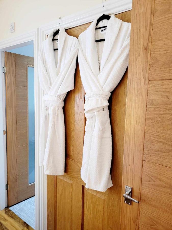 Apartment 1 Exquisite Two King Bedroom With En Suites - Close To The Town Centre, Rail, Airport And Theatre Darlington (Durham) Exterior foto