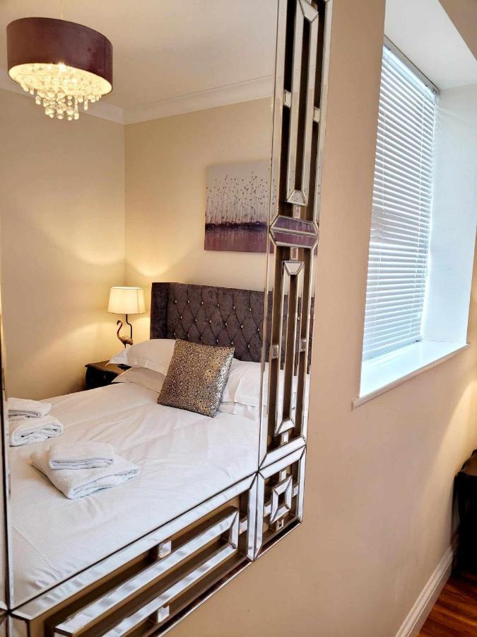 Apartment 1 Exquisite Two King Bedroom With En Suites - Close To The Town Centre, Rail, Airport And Theatre Darlington (Durham) Exterior foto
