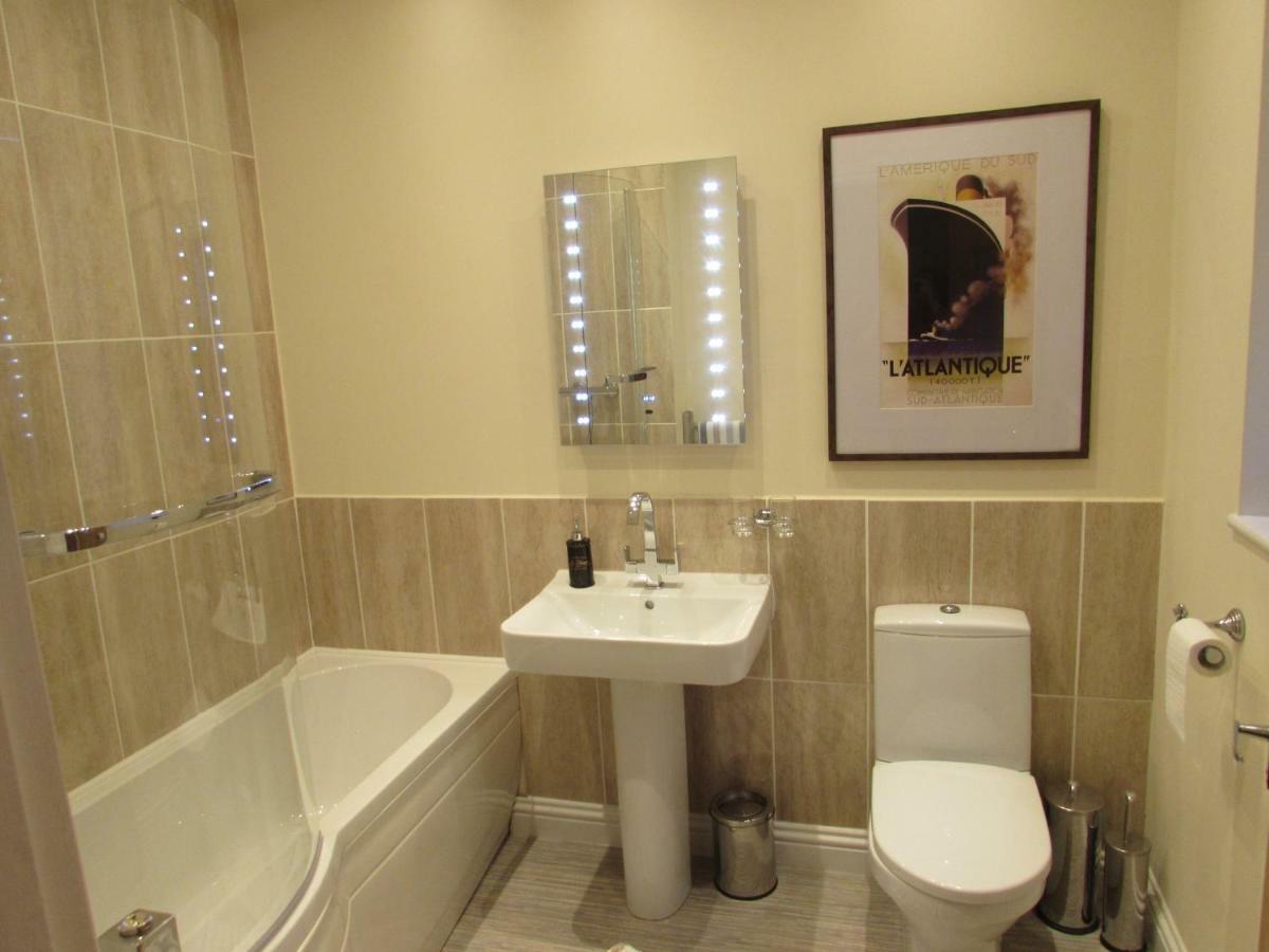 Apartment 1 Exquisite Two King Bedroom With En Suites - Close To The Town Centre, Rail, Airport And Theatre Darlington (Durham) Exterior foto